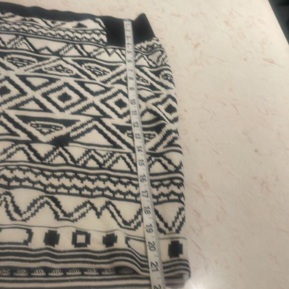 A Pea in the Pod Aztec print 2-piece maternity skirt set SZ S/M - Picture 8 of 12